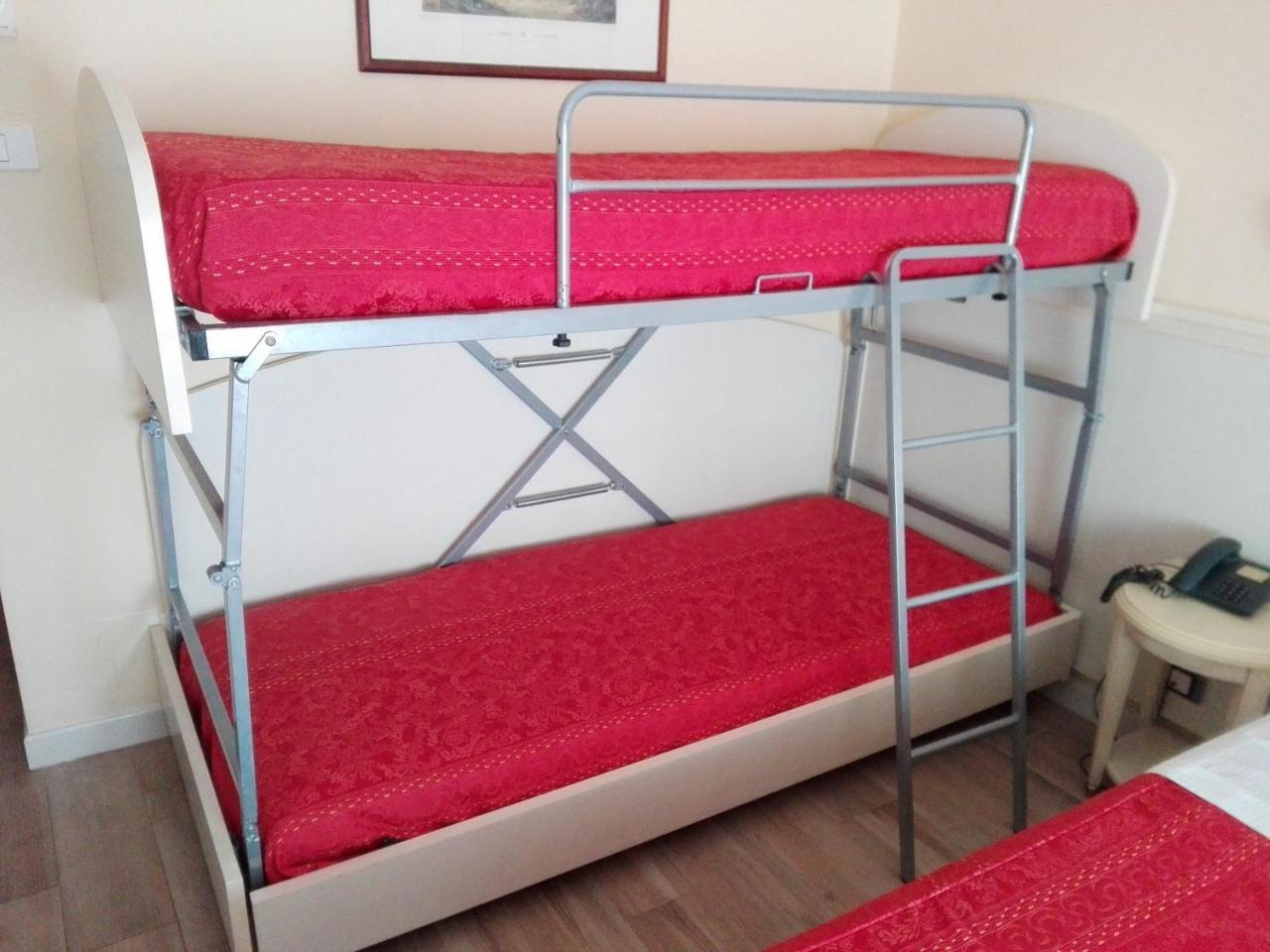 Lo Squalo Hotel 3*